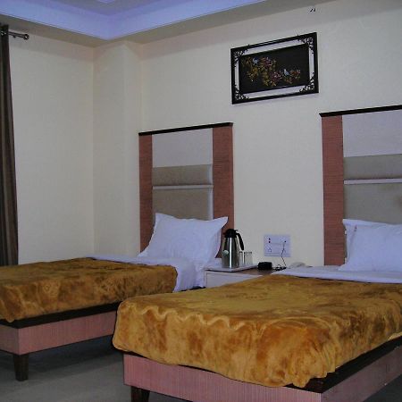 Hotel Dolphin Rāipur 外观 照片