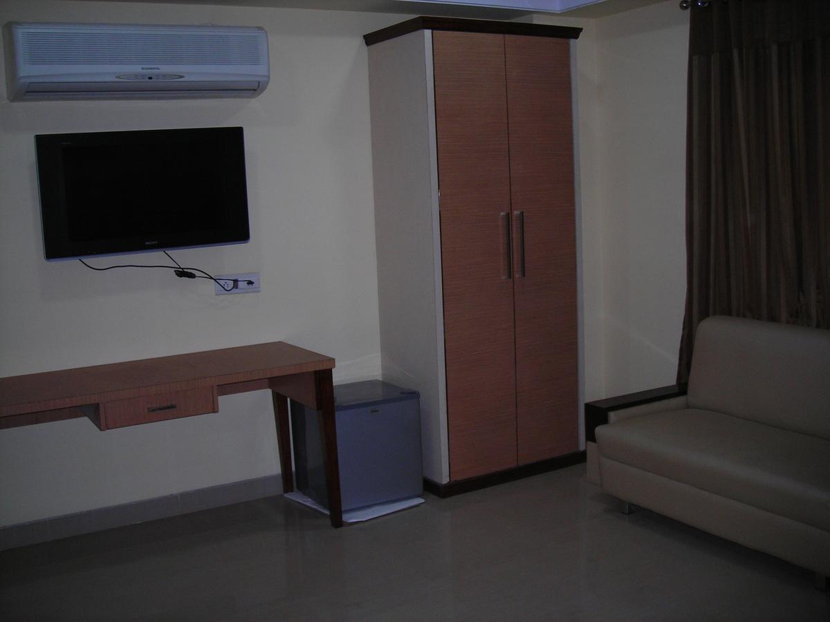 Hotel Dolphin Rāipur 外观 照片
