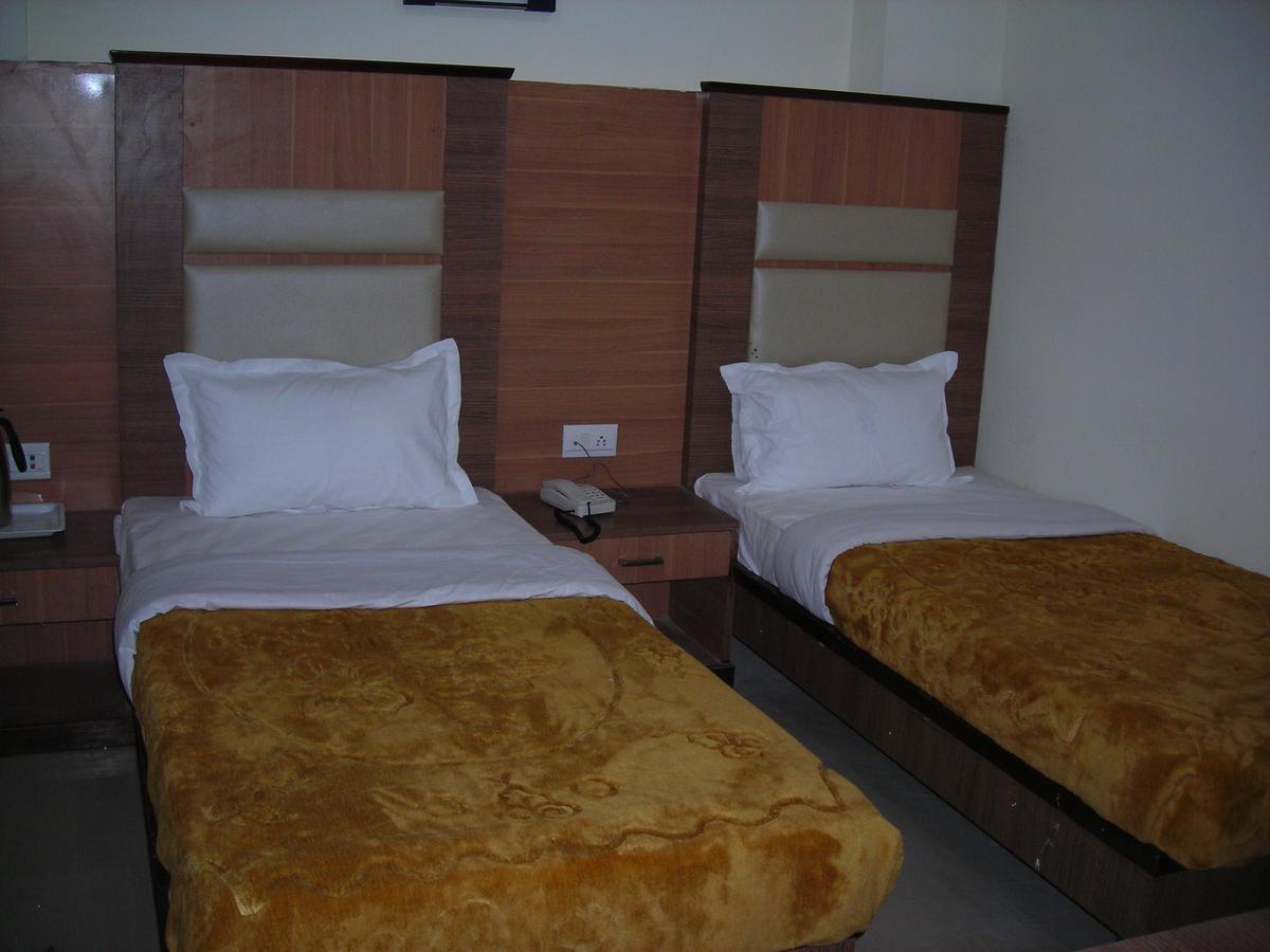 Hotel Dolphin Rāipur 外观 照片