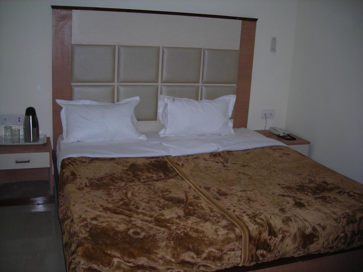 Hotel Dolphin Rāipur 外观 照片